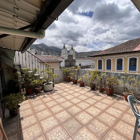 Hostal Benalcazar Quito Exterior photo