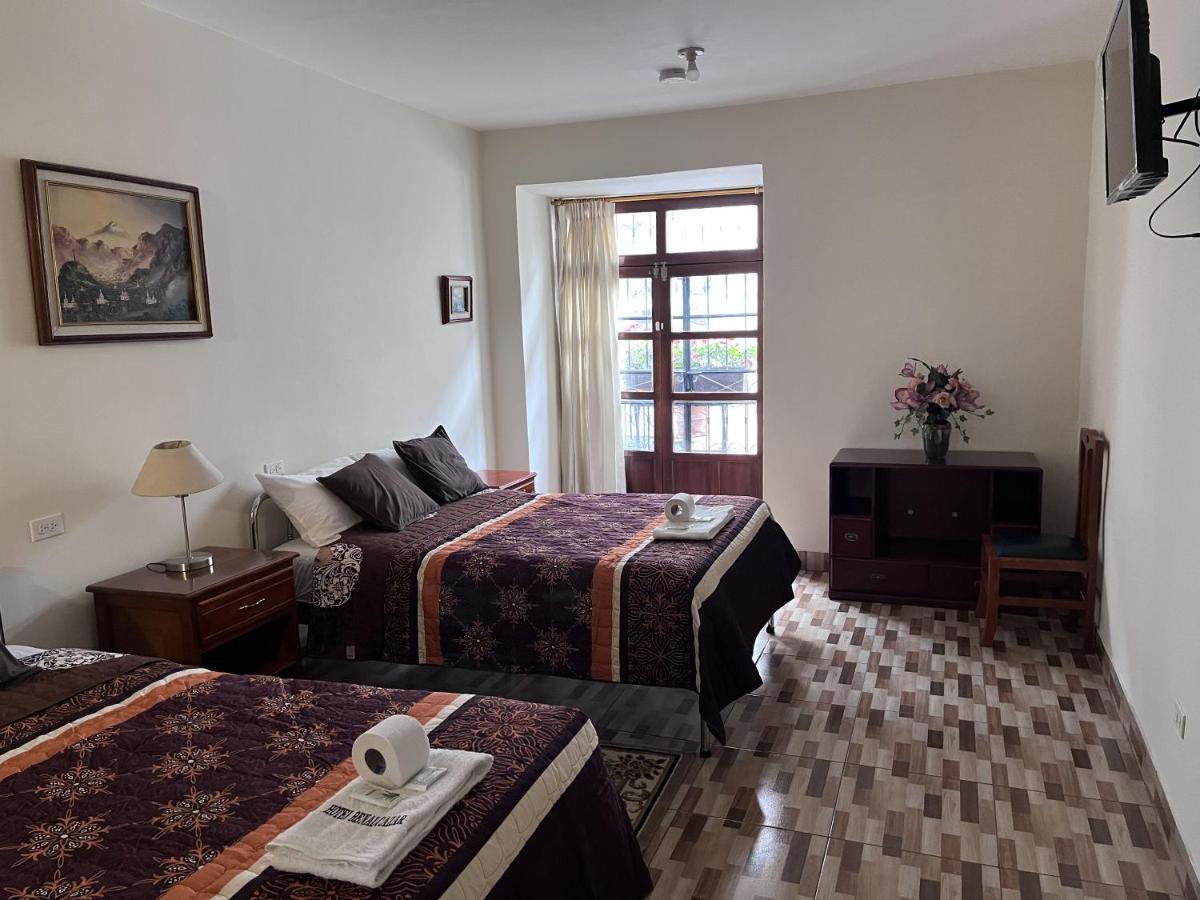 Hostal Benalcazar Quito Exterior photo