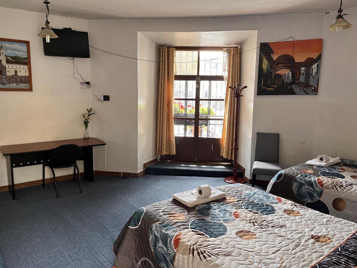 Hostal Benalcazar Quito Exterior photo